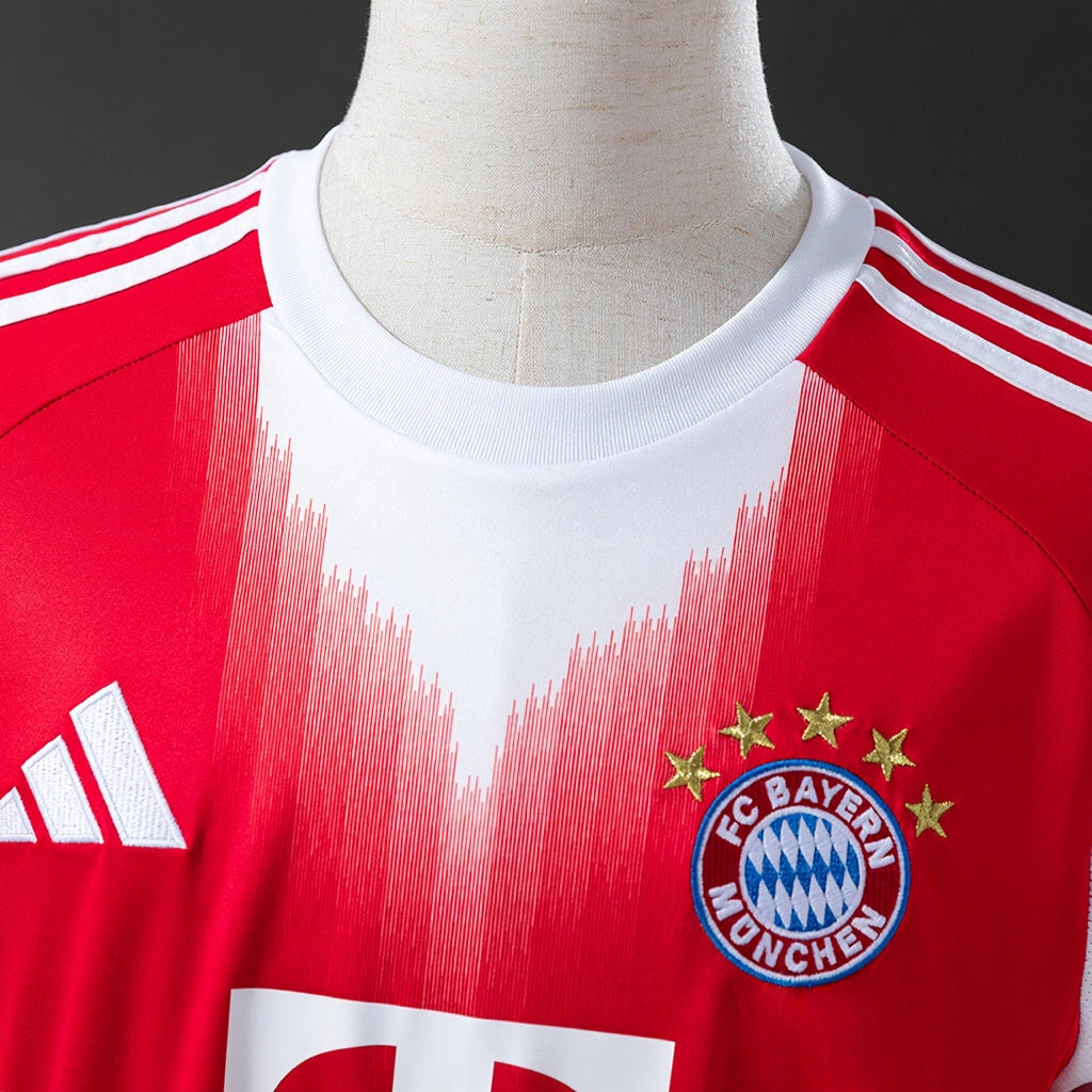 REPZ · Bayern Munich 25/26 Titular · Foto 10
