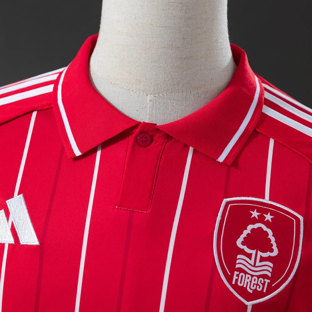REPZ · Nottingham Forest 25/26 Titular · Foto 6