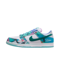 Tênis Futura Laboratories x Nike SB Dunk Low "White and Geode Teal"